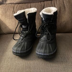 London Fog Classic Black Leather Footwear